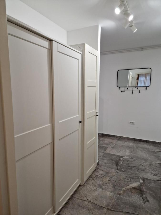 Golden Airport Residence Отопень Екстер'єр фото