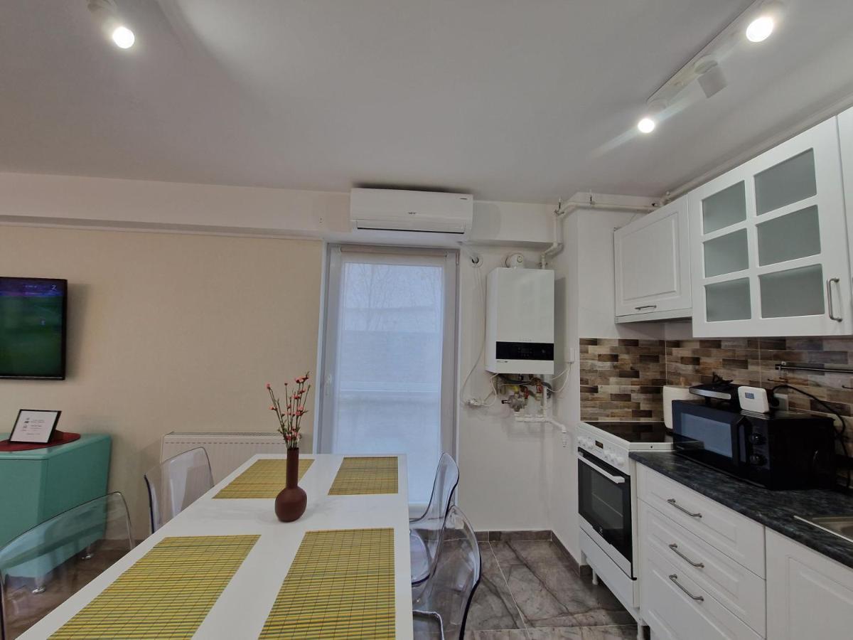 Golden Airport Residence Отопень Екстер'єр фото