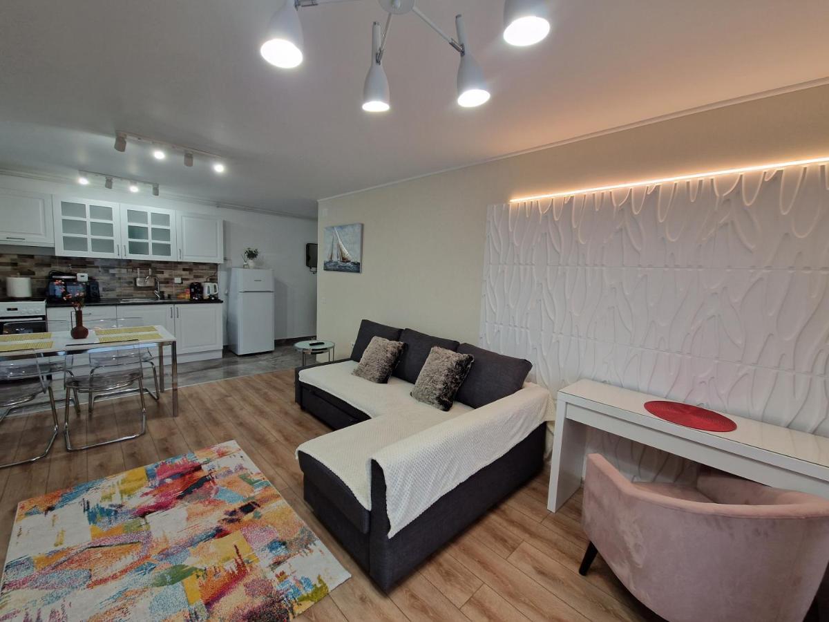 Golden Airport Residence Отопень Екстер'єр фото
